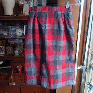 24W 24" Vintage 1960's Womens Skirt RED/GRAY PLAID WOOL MID RELIC CAMP